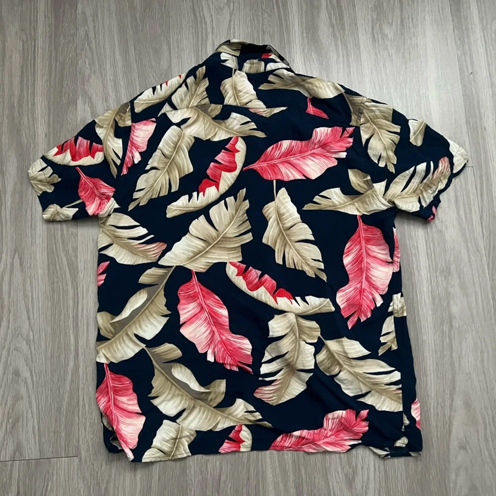 Banana Republic Tropical Leaf Camp Shirt Men’s Medium Navy Pink Rayon Hawaiian